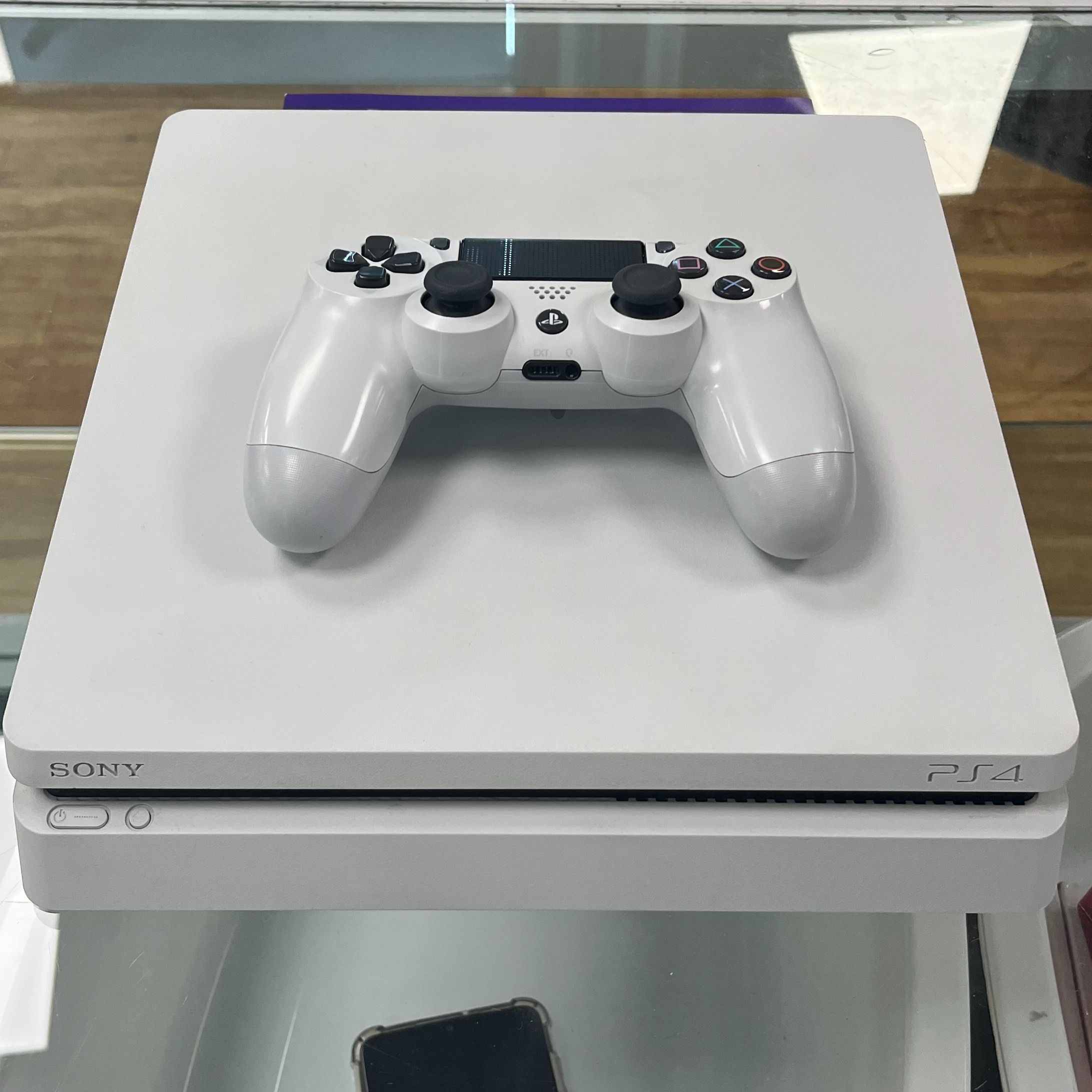 Pre-owned Sony PlayStation 4 Slim 500GB White With Controller